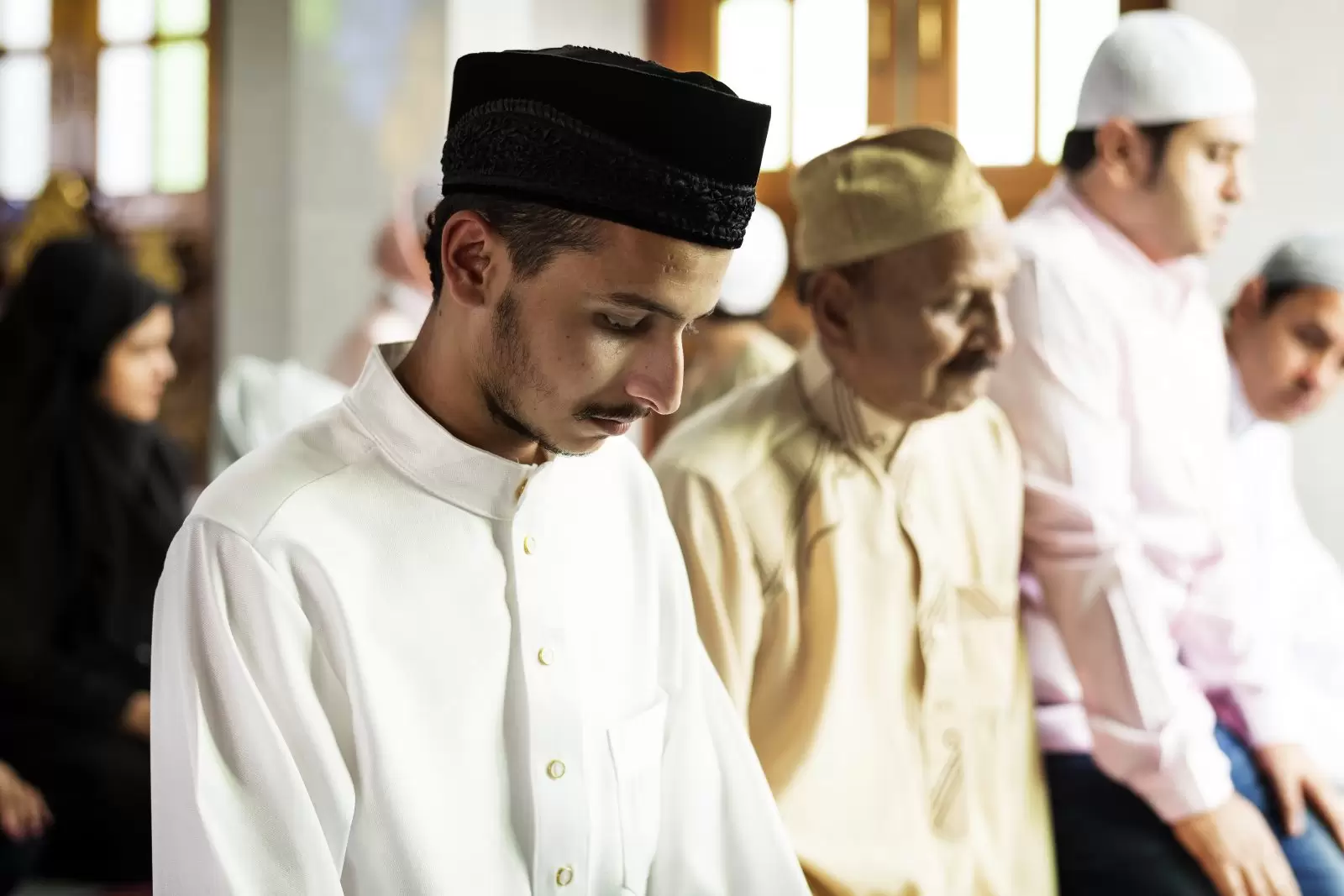 Shalat dan seluruh aspeknya tidak sah bahkan celaka, jika tidak melakukan substansinya yaitu menolong sesama