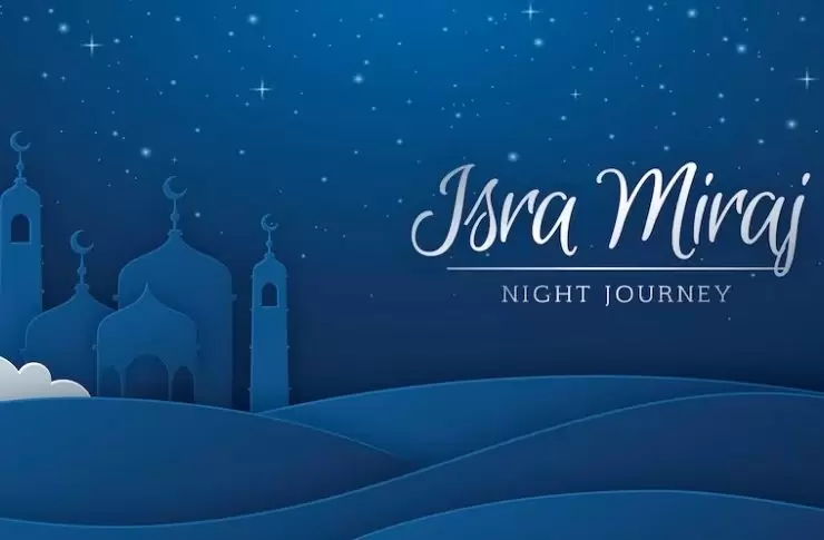 Isra' Mi’raj terdiri dari dua kata yaitu Isra dan Mi’raj Isra artinya berjalan di waktu malam. perjalanan malam menuju tangga tertinggi