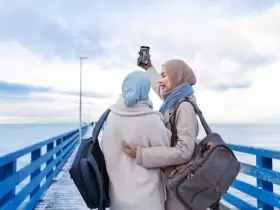 menanggalkan jilbab