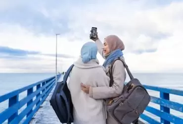 menanggalkan jilbab